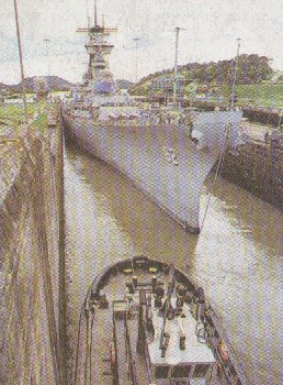 BB62 in the Panama Canal-10/99 (34k jpg)